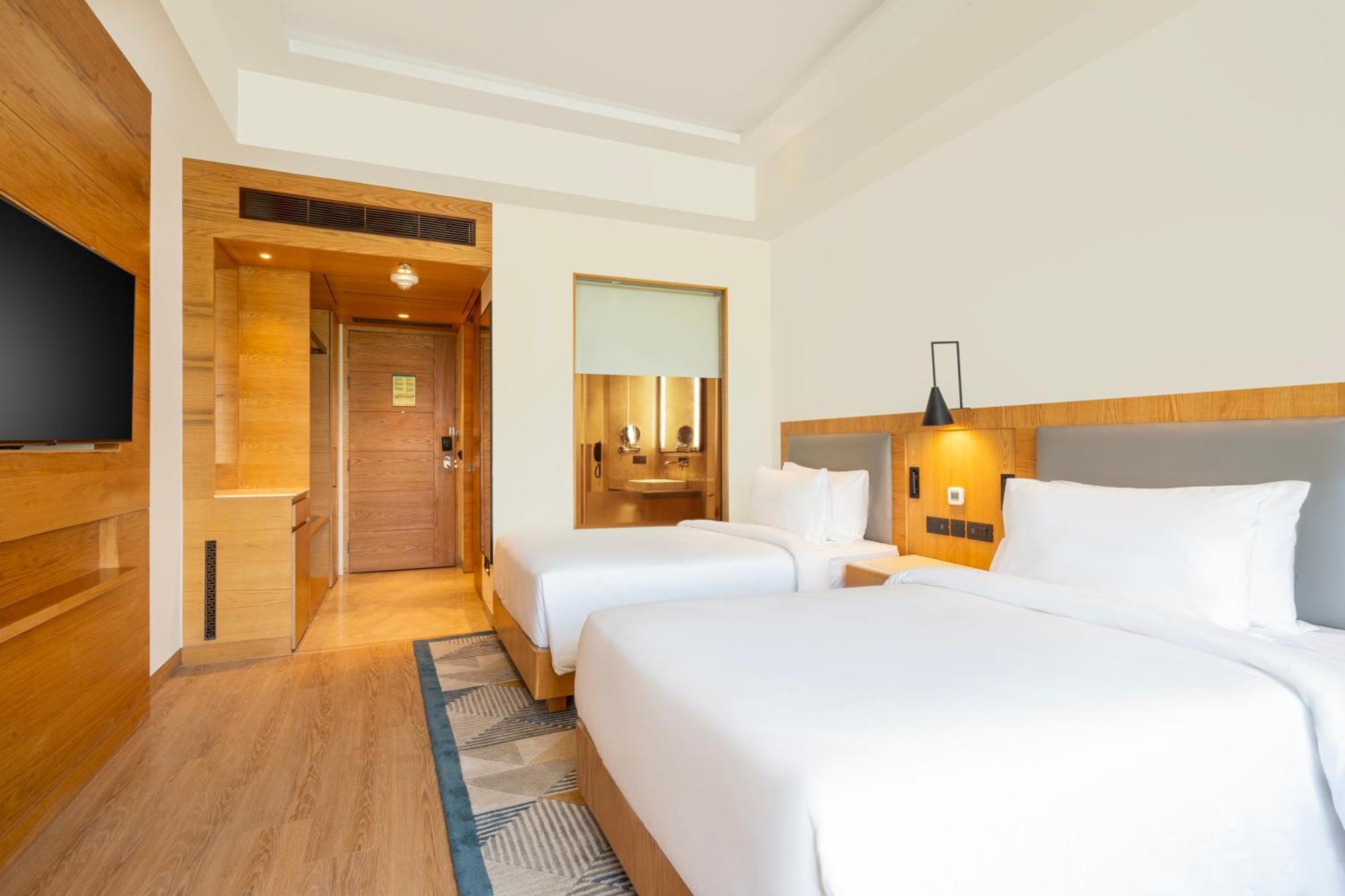 Radisson Hotel Vrindavan Bagian luar foto
