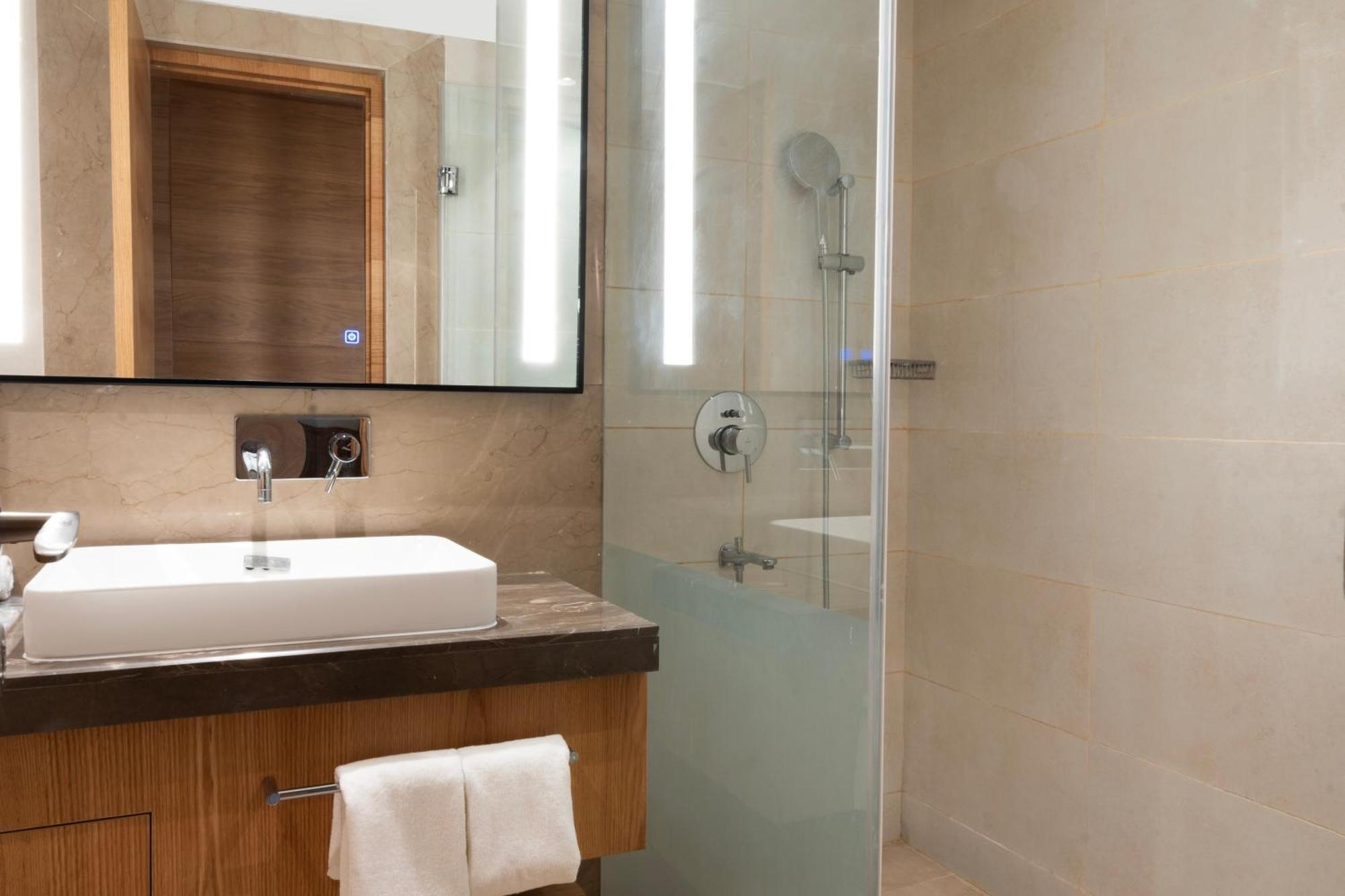 Radisson Hotel Vrindavan Bagian luar foto