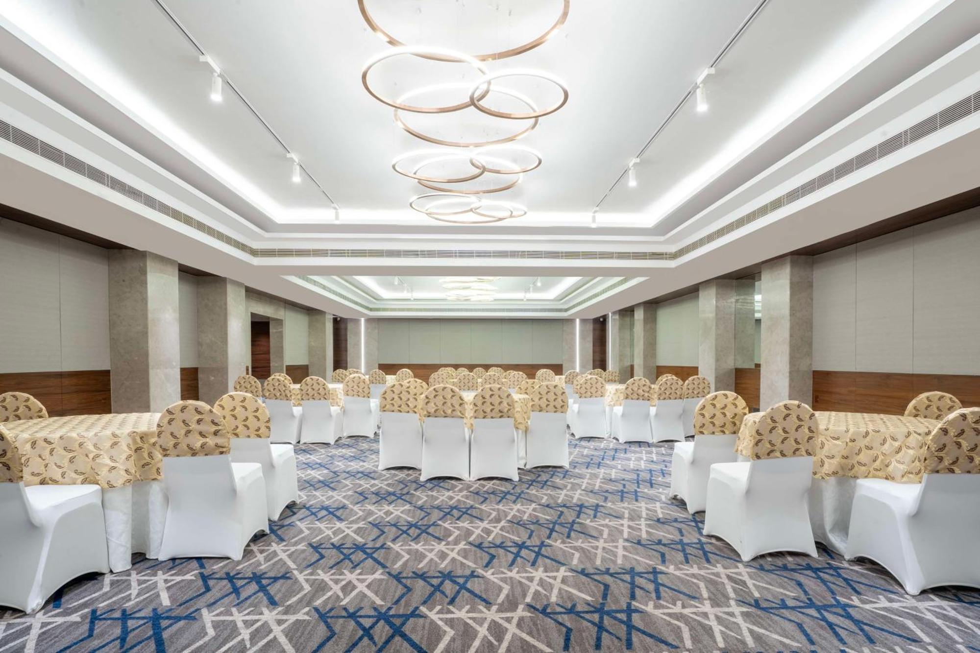 Radisson Hotel Vrindavan Bagian luar foto