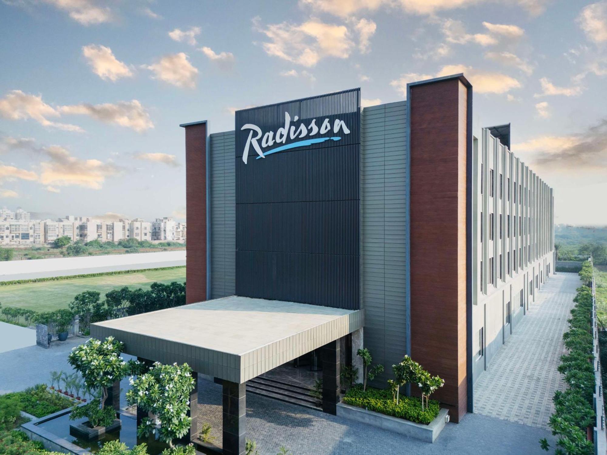 Radisson Hotel Vrindavan Bagian luar foto
