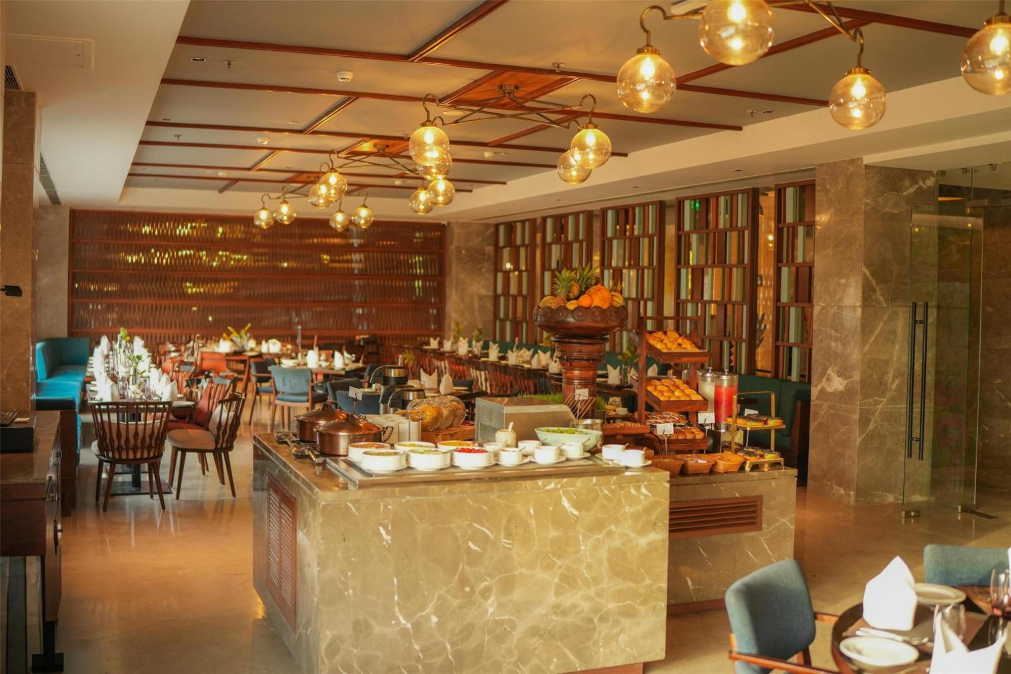 Radisson Hotel Vrindavan Bagian luar foto